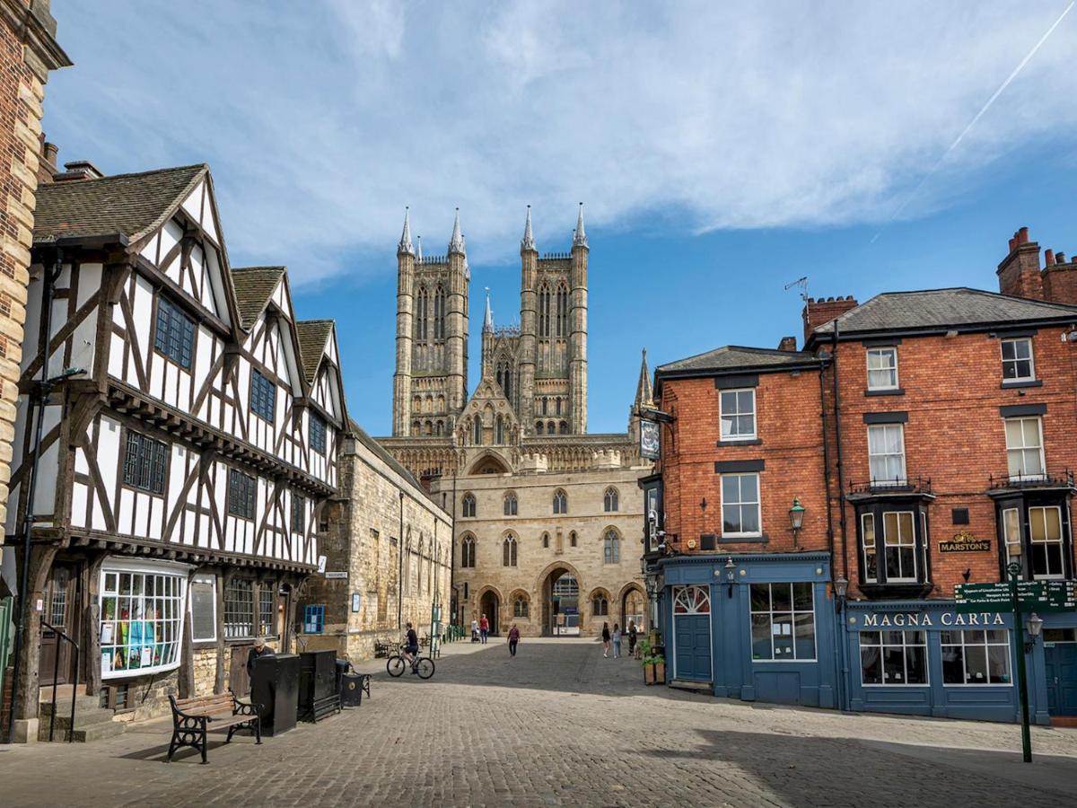 Ferienwohnung Pass The Keys Cosy High Street Studio With Free Parking Lincoln Exterior foto