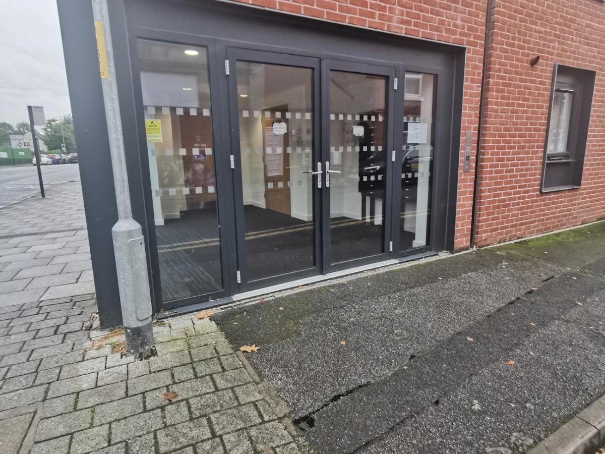 Ferienwohnung Pass The Keys Cosy High Street Studio With Free Parking Lincoln Exterior foto
