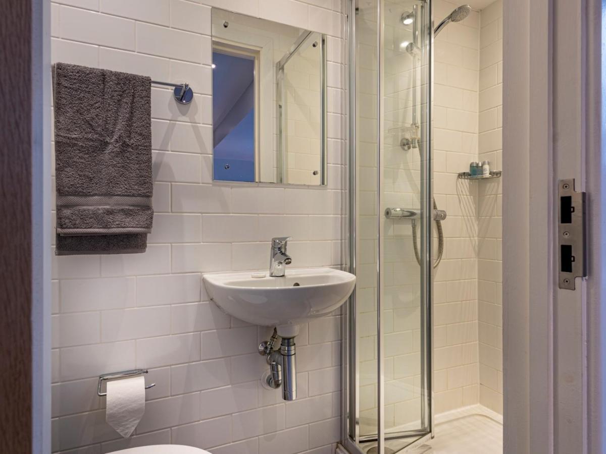 Ferienwohnung Pass The Keys Cosy High Street Studio With Free Parking Lincoln Exterior foto
